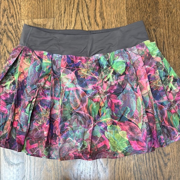 lululemon athletica Pants - lululemon athletica Multicolor Floral Pleated Skort with Black Waistband